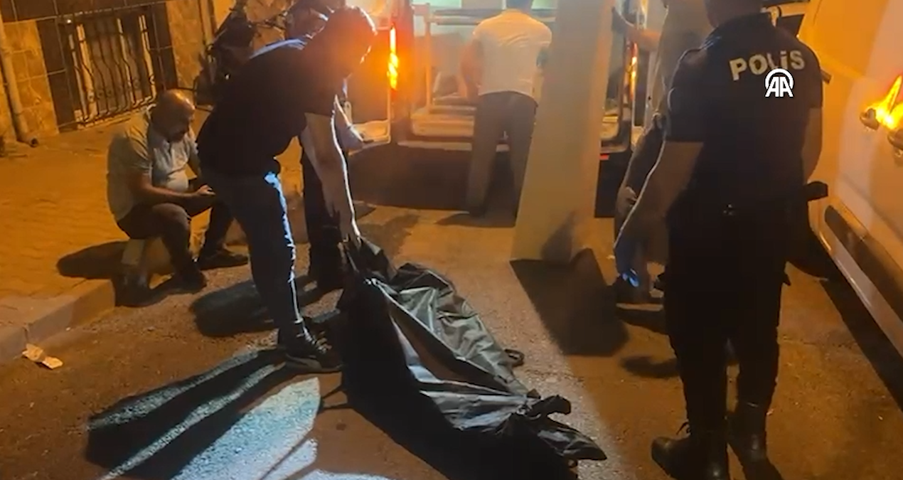 Balkonda erkek cesedi bulundu