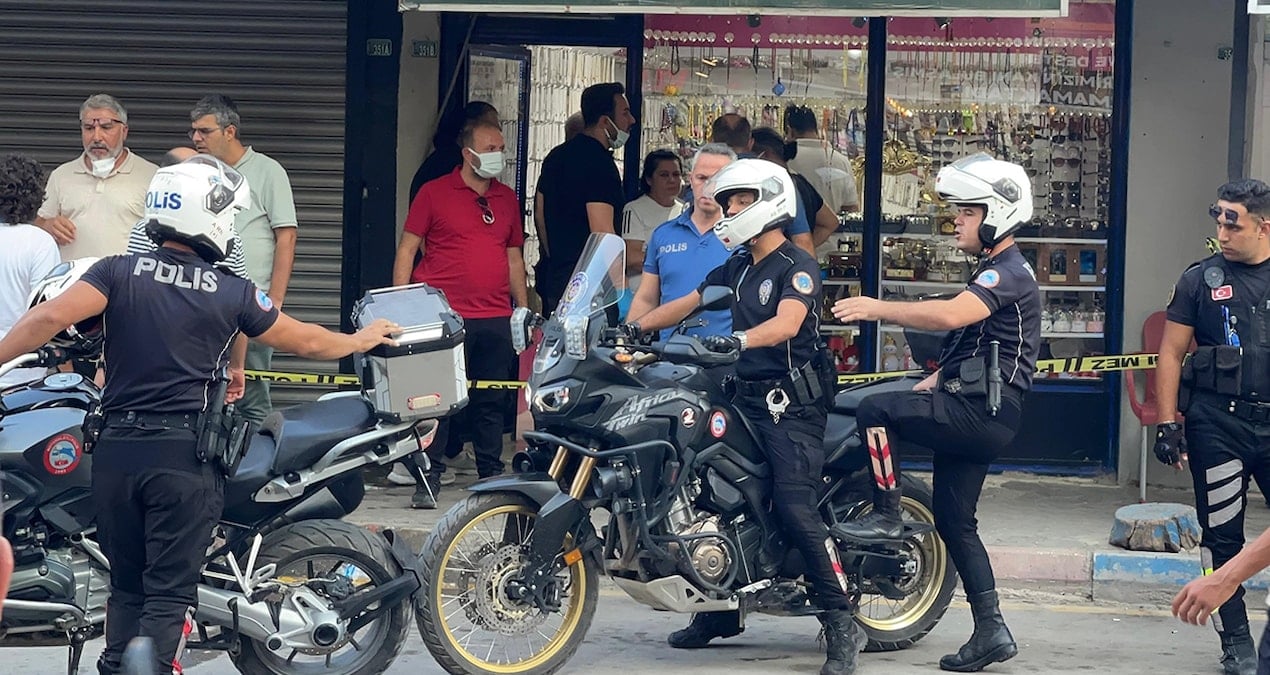 Gelen kokular ekipleri harekete geçirdi: İş yerinde kadın ve erkek cesedi bulundu