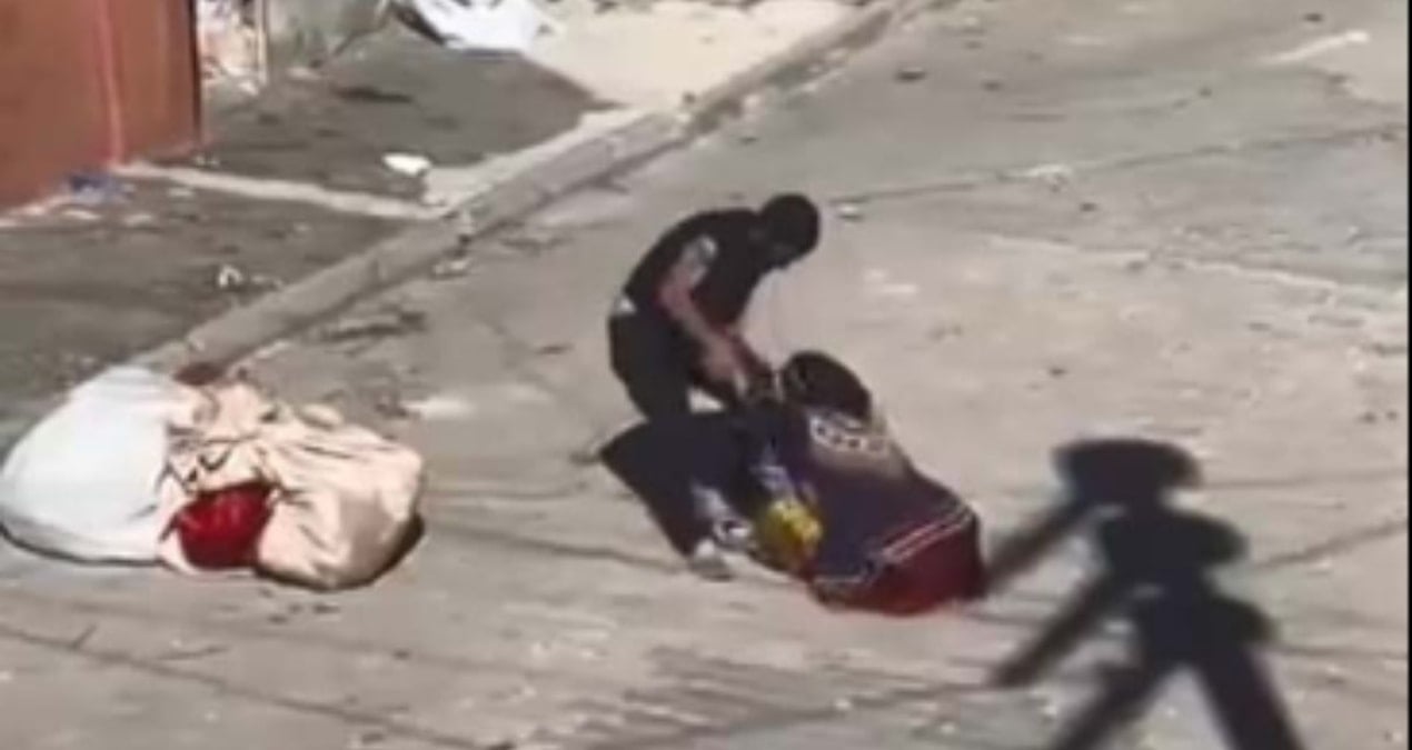 Görüntüler yayıldı sosyal medya ayağa kalktı! Karısını döven adama gözaltı