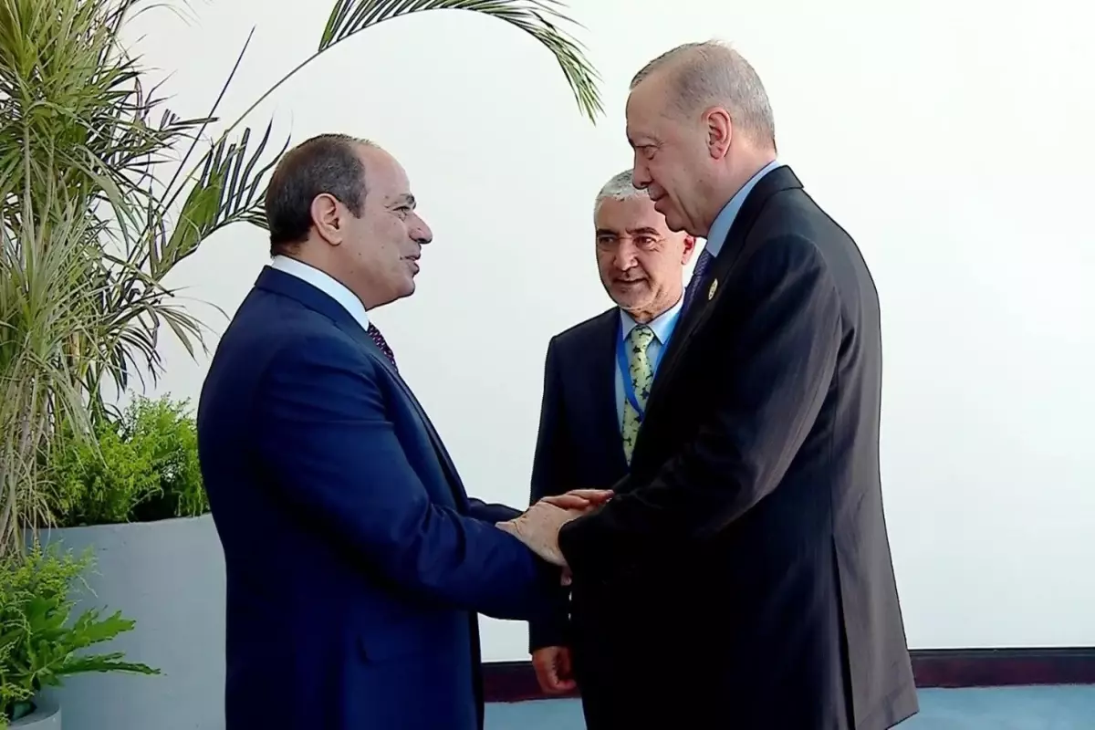 Cumhurbaşkanı Erdoğan, Gazze zirvesi için Mısır’da! Sisi bizzat karşıladı