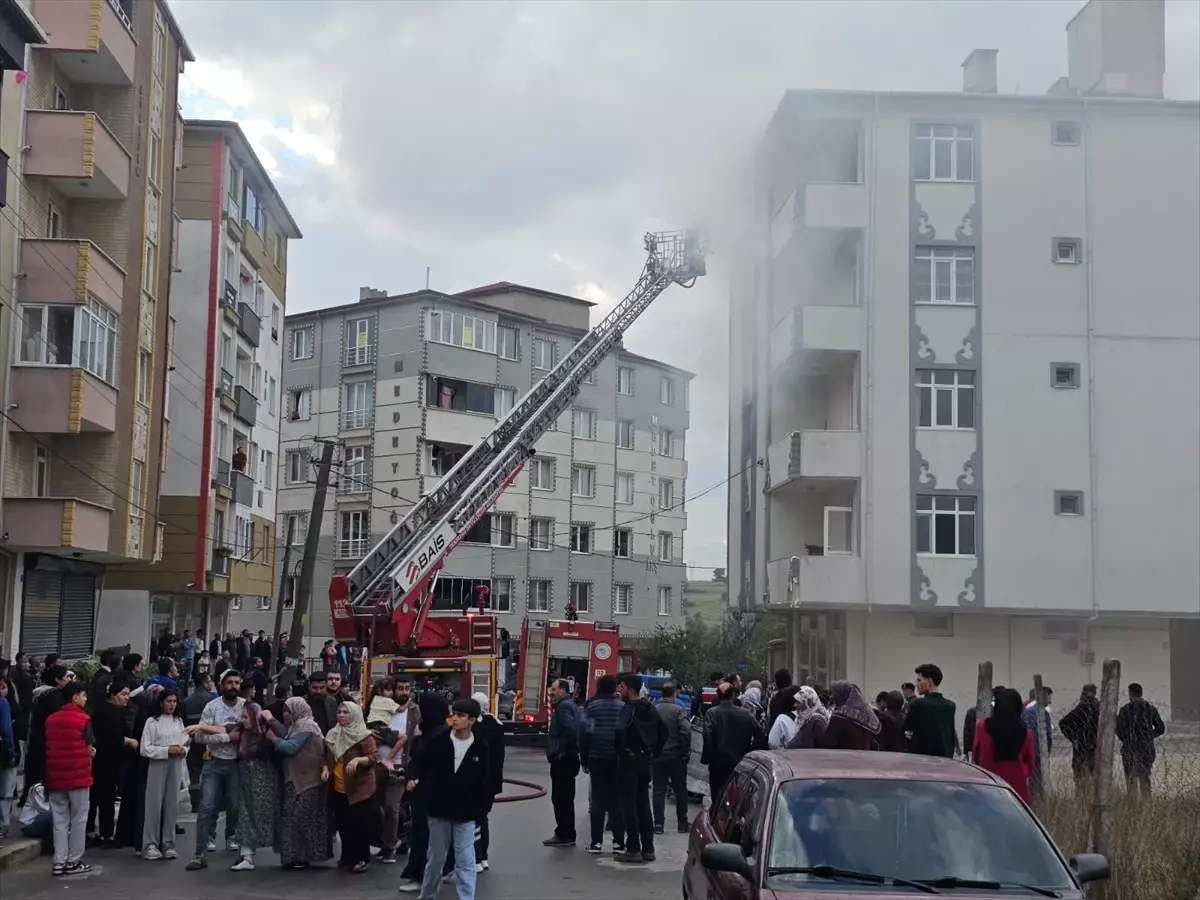 Tekirdağ’da Apartman Yangını: İki Kişi Hastaneye Kaldırıldı