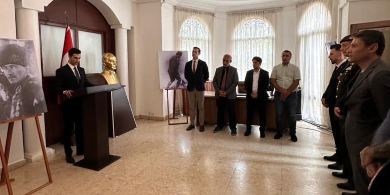 Atatürk Kamerun’da anıldı: Onun vizyonu yol gösterici olmaya devam ediyor