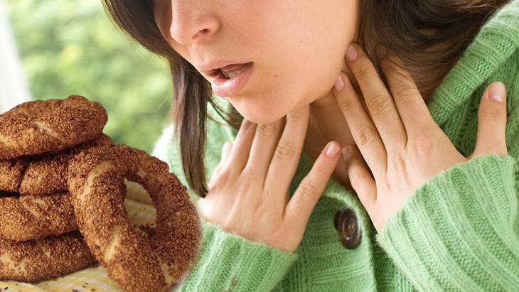 Boğaz ağrısına simit şoku! Meğer bir parçası bile zımparalıyormuş