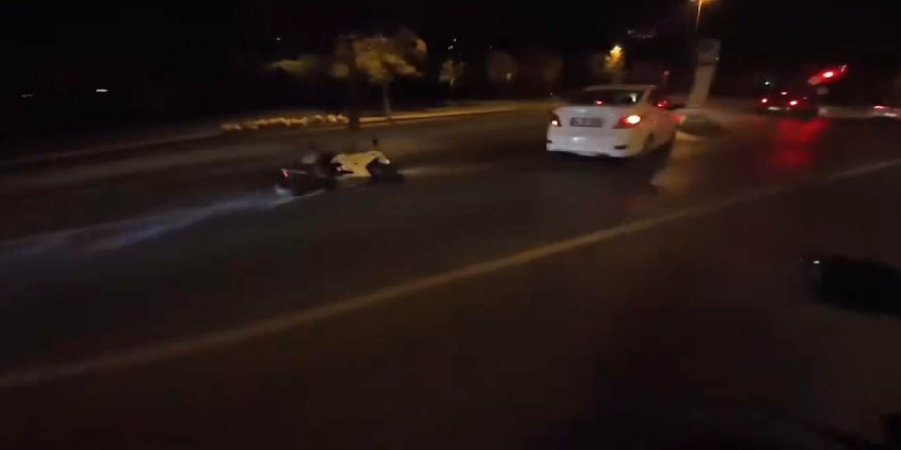 Hatalı şerit değiştirdi, motosiklet çarptı: O anlar kamerada