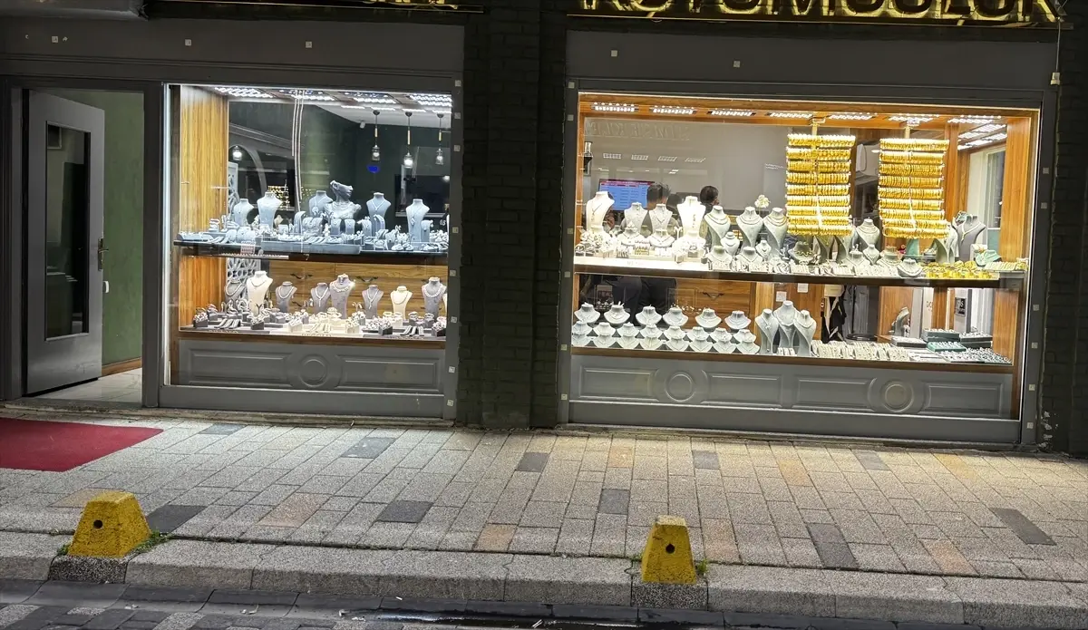 Hırsız Kuyumcudan Kaçarken Yakalandı