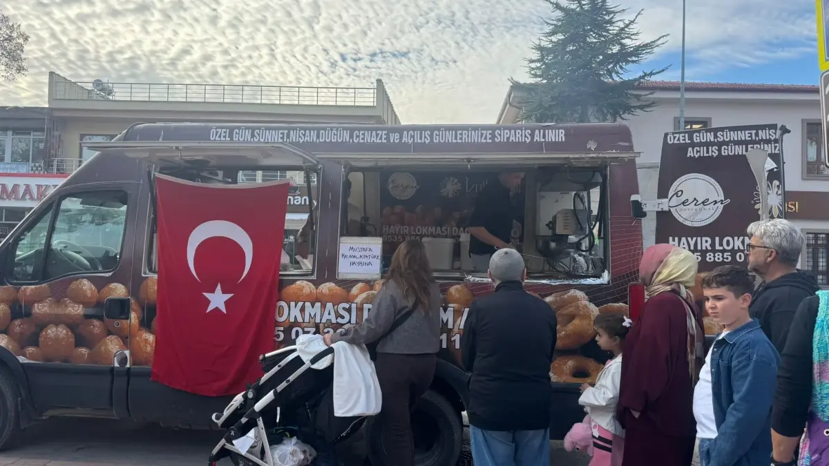 İznik’te Atatürk İçin Lokma Dağıtıldı