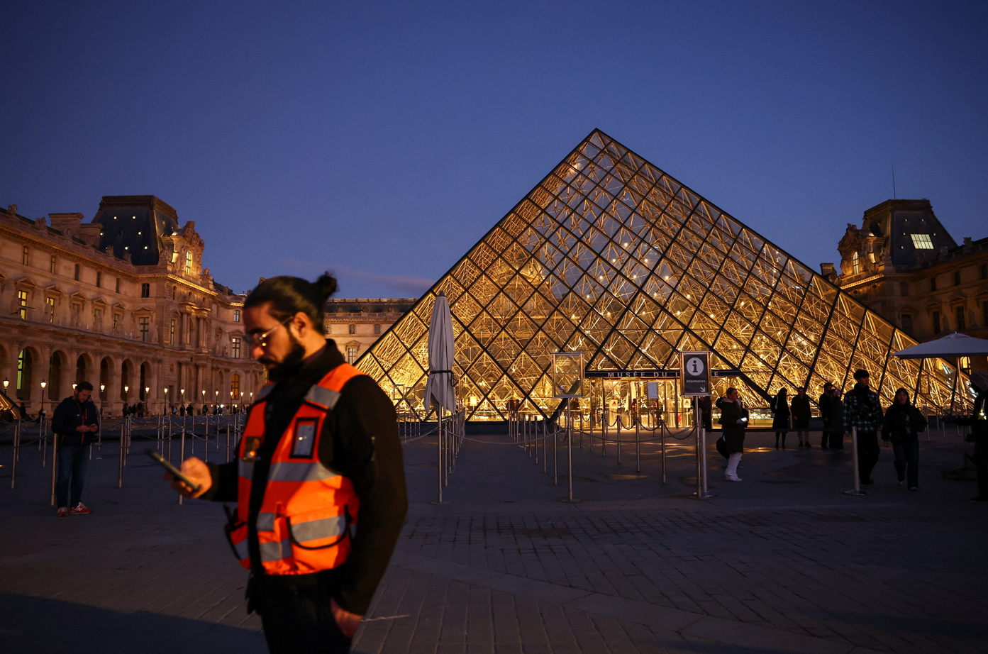 Louvre Müzesi’den soygun sonrası güvenlik kamerası kararı