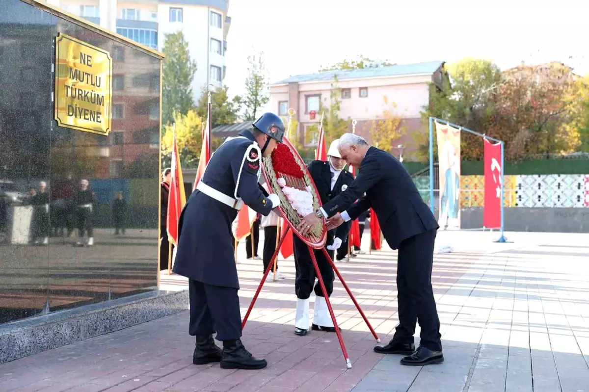 Muş’ta Atatürk’ü Anma Programına Belediye Katılımı Yok