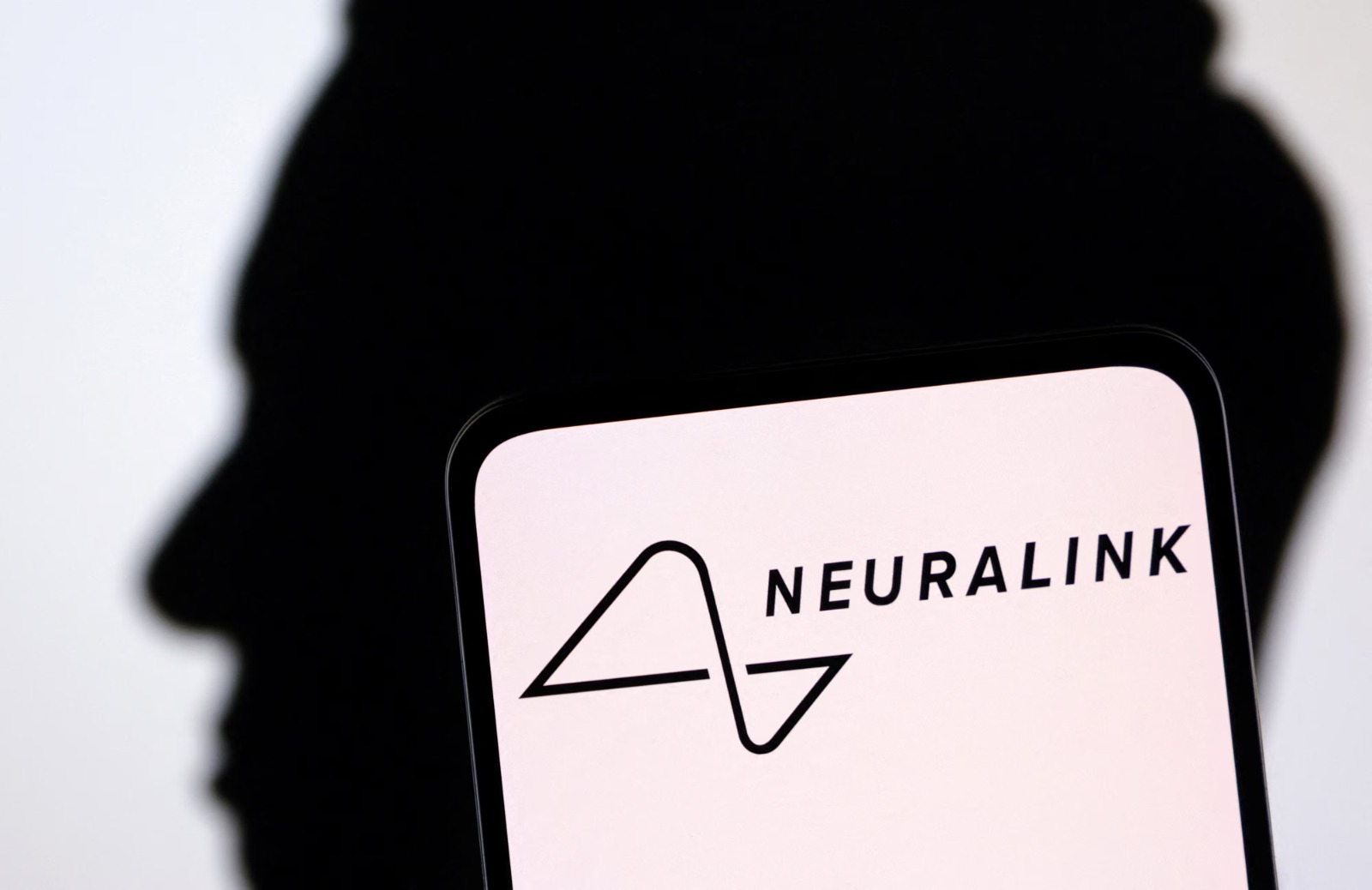 Neuralink yetkilisinden gizemli paylaşım: “Telepatik” robotlar mı geliyor?