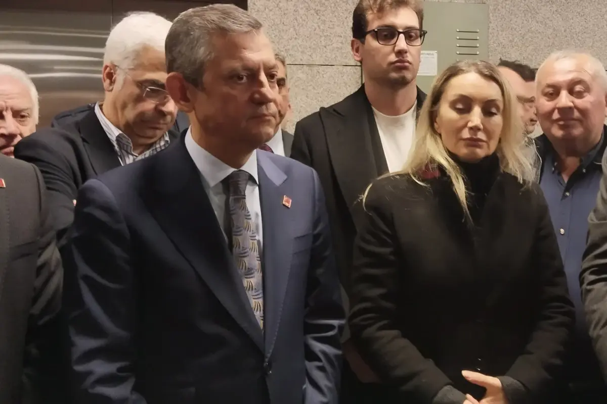 Özgür Özel: Dilek İmamoğlu’nun diplomatik pasaportu iptal edildi