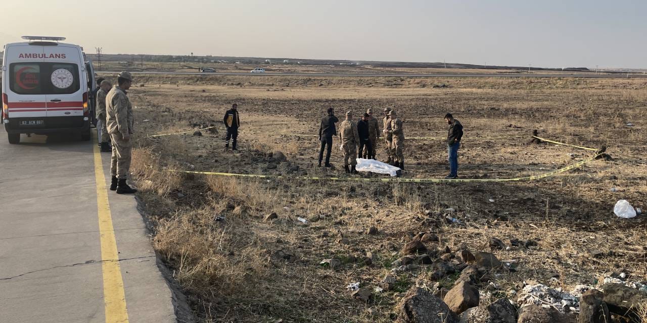 Şanlıurfa’da yol kenarında erkek cesedi bulundu: Yakınında çok sayıda boş kovan çıktı