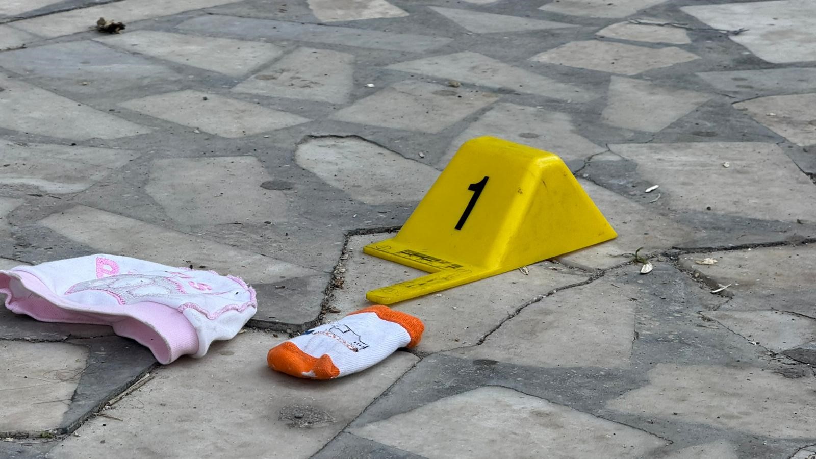 Böyle vicdansızlık görülmedi. Sinir krizi geçirip iki aylık bebeğini camdan attı