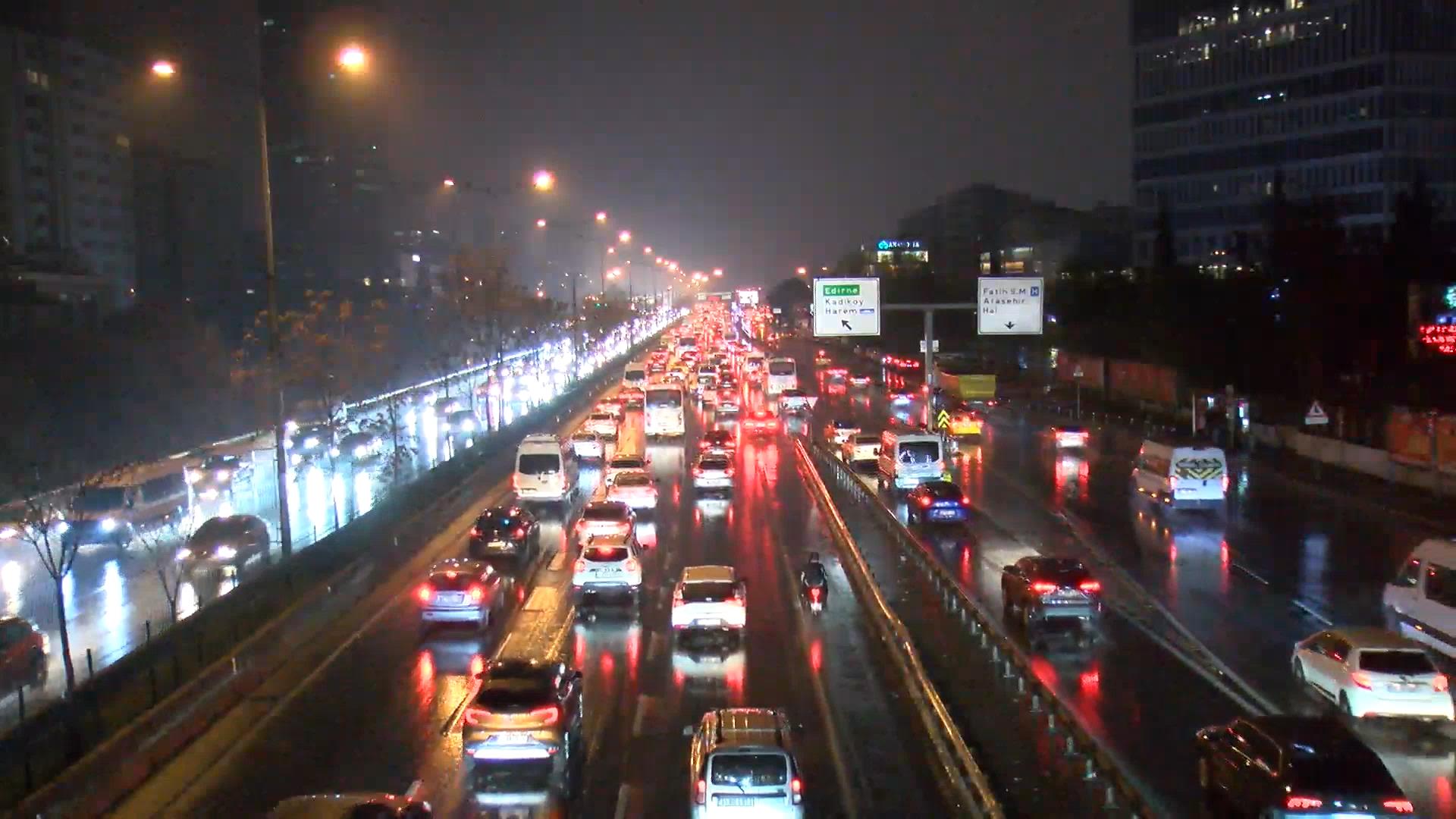 Harita kırmızıya büründü, trafik durma noktasına geldi