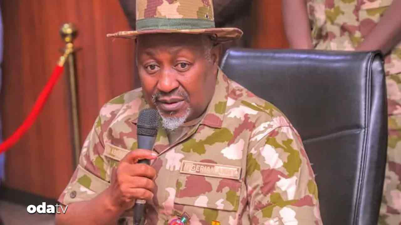 Nijerya’yı sarsan istifa: Abubakar Savunma Bakanlığı görevini bıraktı