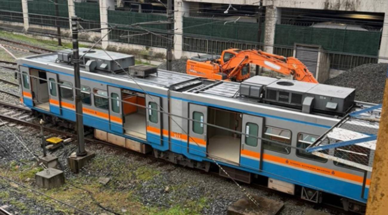 Esenler'de raydan çıkan metro nedeniyle yolcular tahliye edildi